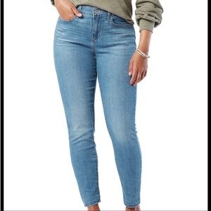 TRADE DO NOT BUY Signature Levi Strauss Mid Rise Skinny Jeans Size 4 Set of two